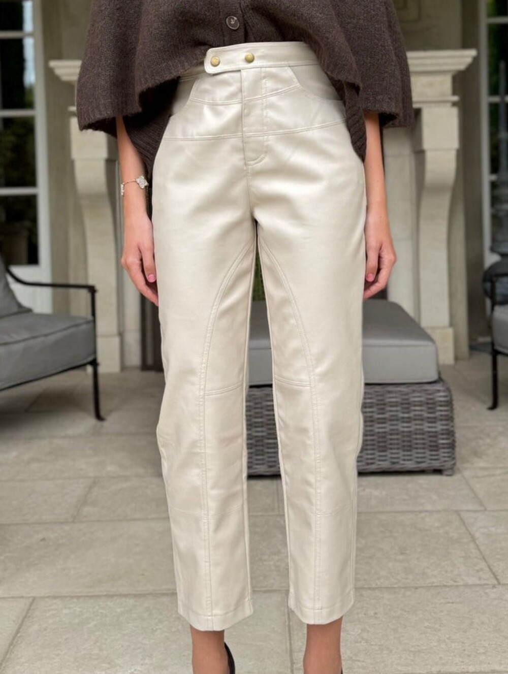 $155 BENAAR LA Sloane Straight Leg Vegan Leather Pants - Oatmeal